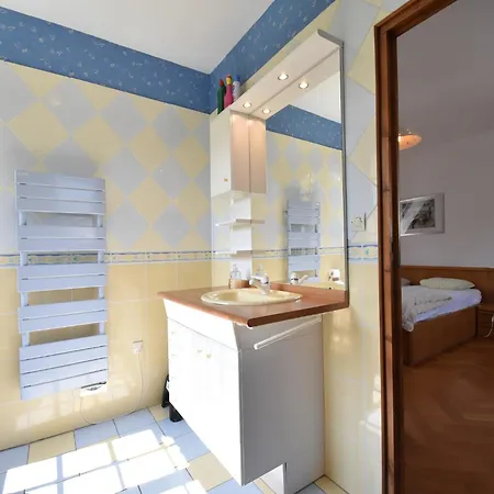 Bungalow In France Near Castle & Hiking Trails, Cleaning Included *